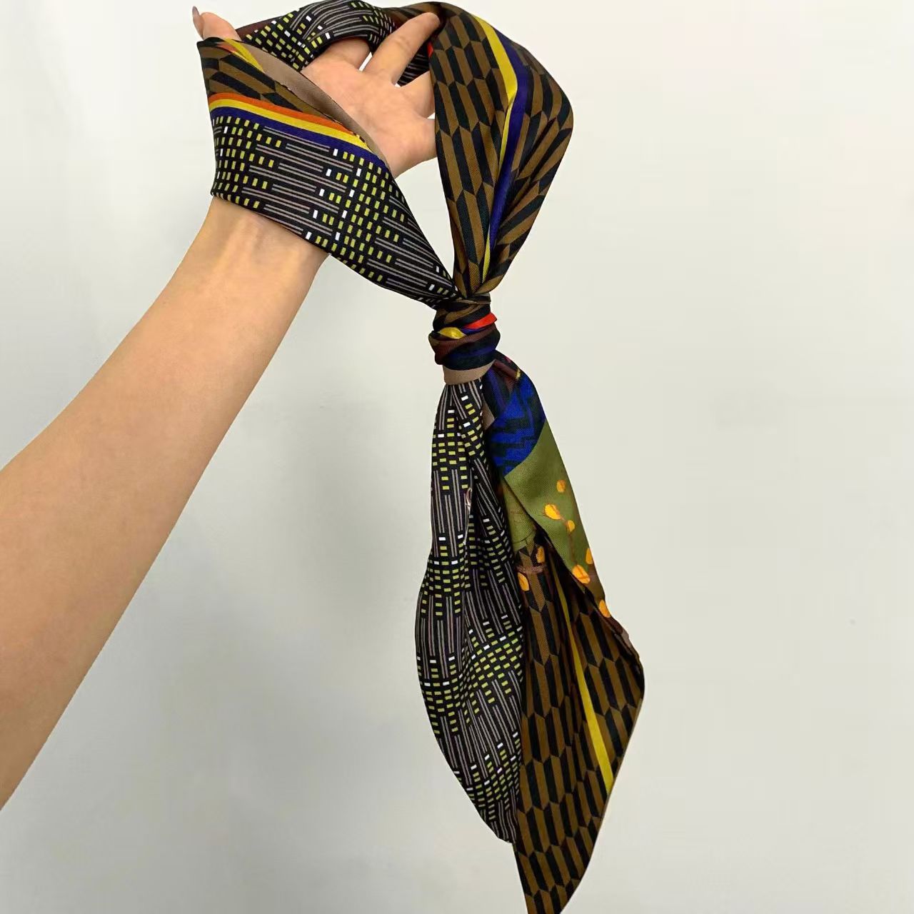 Lenço de Seda Luxuoso Estampad - Women Bags On Sale avaliação e preço